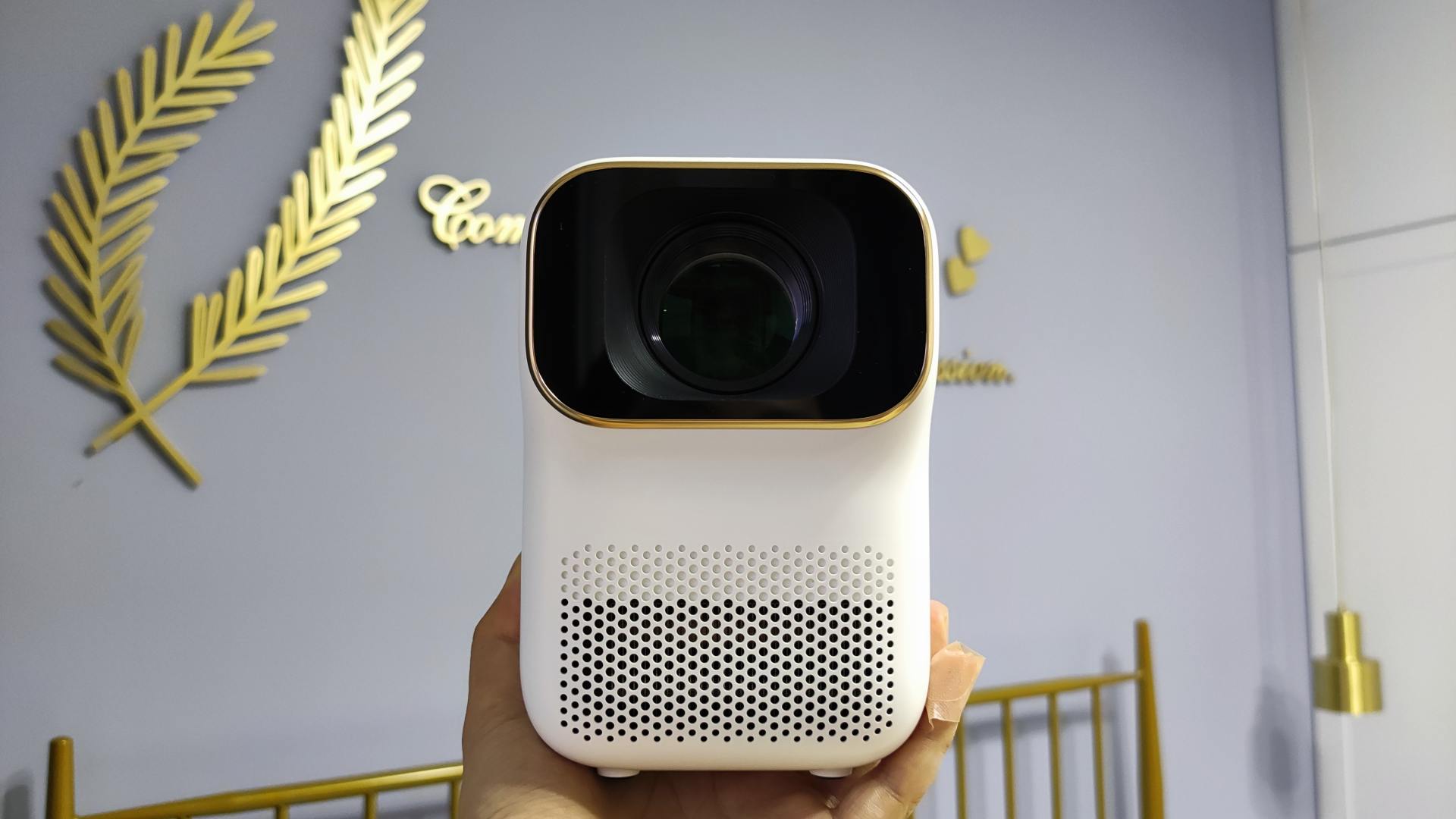 小明q1特别版智能投影仪,小明q1pro投影仪和极米newz6比较