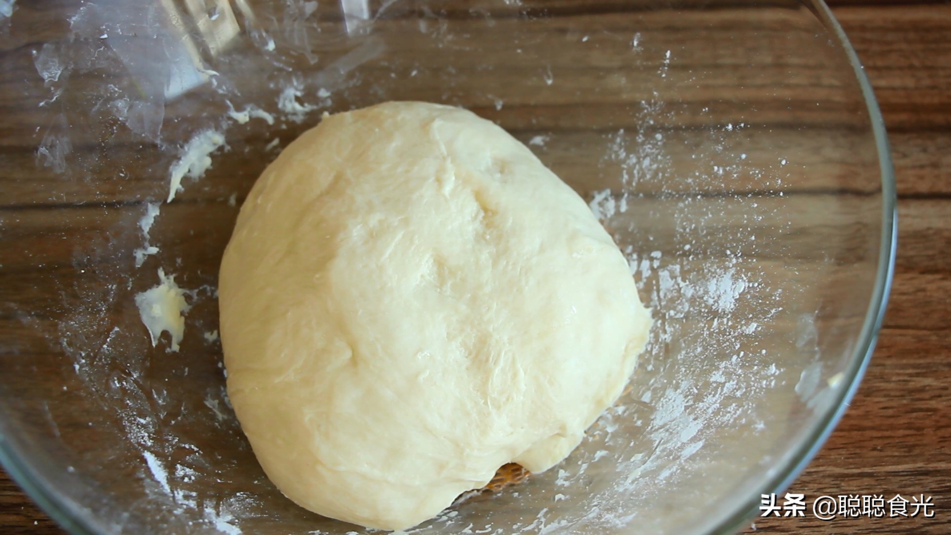 用酵母粉炸油条正宗配方,炸蓬松酥脆油条到底加不加酵母