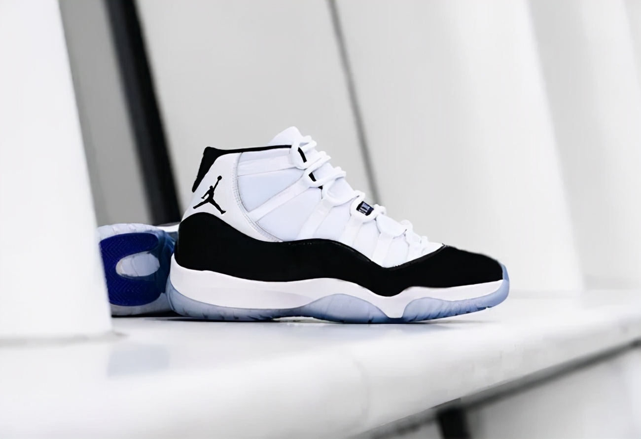 aj11季后赛和复刻有什么不同,aj11复刻是碳板吗