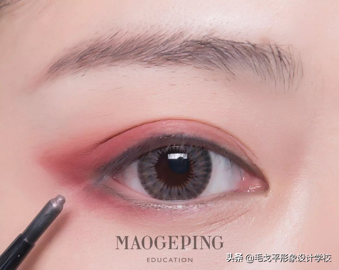 初学画眉毛步骤单眼皮眼妆,新手如何画眉和眼妆