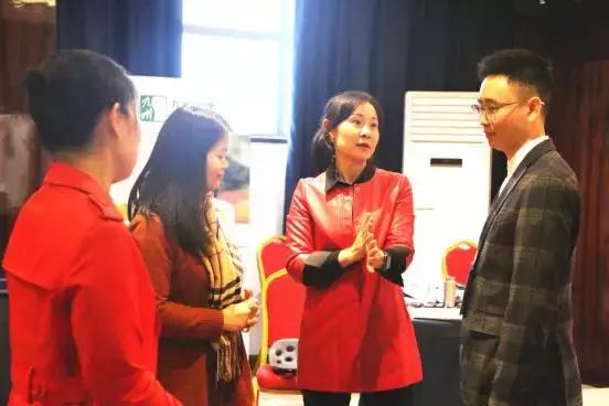 释放过去的影响·在温暖和爱中成长——萨提亚模式家庭治疗