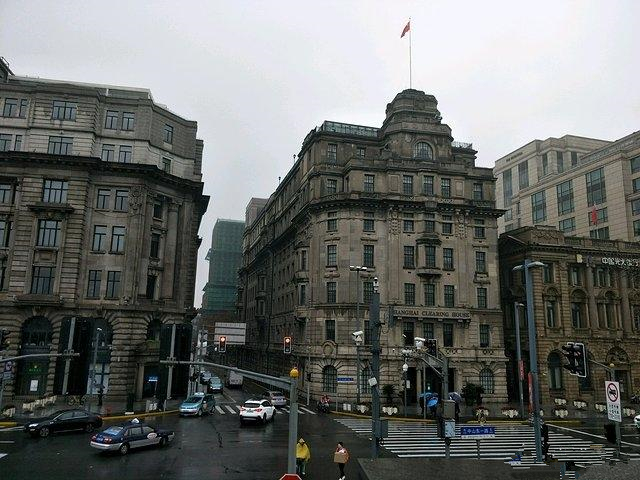 老婆号称“金刚钻老太太”，旧上海地产大王程谨轩如何发家的？