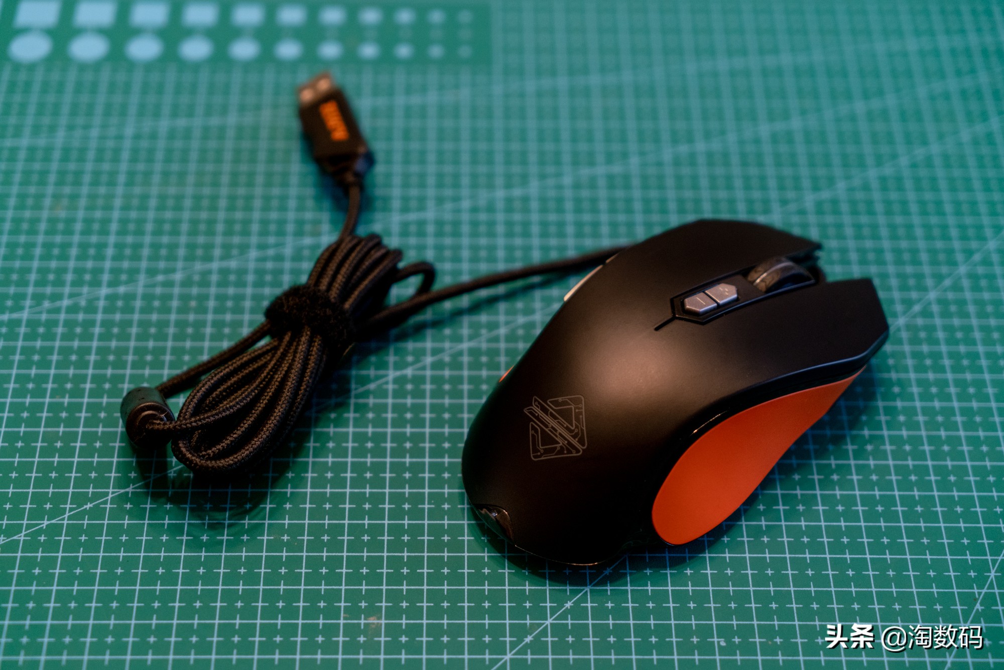 仅¥69元:PUBG固件级优化+1680万色RGB灯效+9键多模+赛车设计感