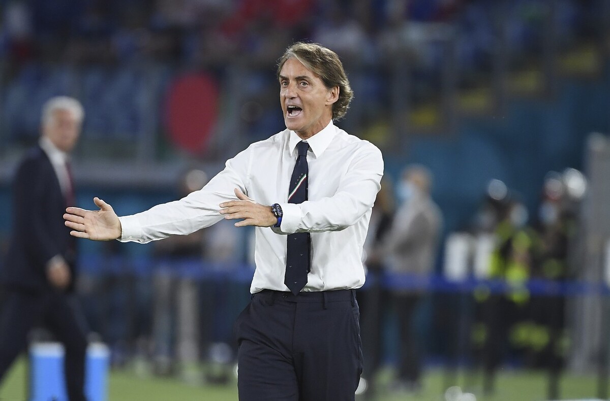 李铁下课？他已走在正路上：学习曼奇尼，打造“意大利式”中国队