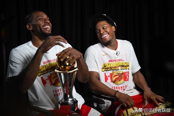 猛龙总冠军伦纳德跟林书豪的合影,猛龙夺冠合影