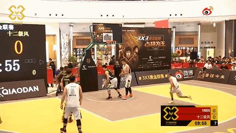 这么脏？扫堂腿+铁肘！曹芳队友与前*疆新**野球外援爆发冲突