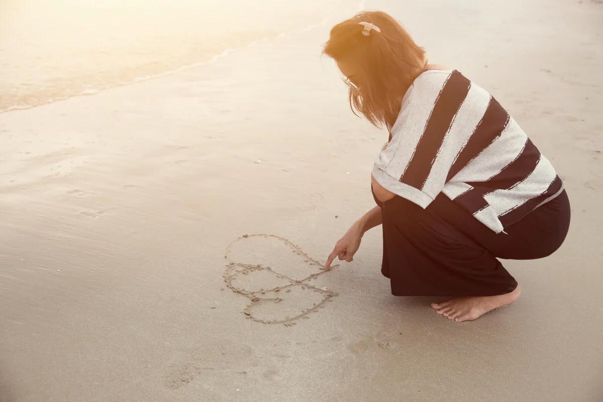 36岁姑娘嫁给小十几岁的男人幸福,老妻少丈夫差17岁生双胞胎