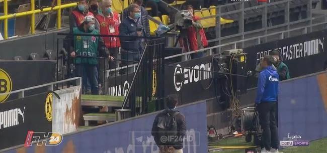 疫情影响下足球迎另类乐趣人形玩偶、爬树看球、用脚打招呼都来