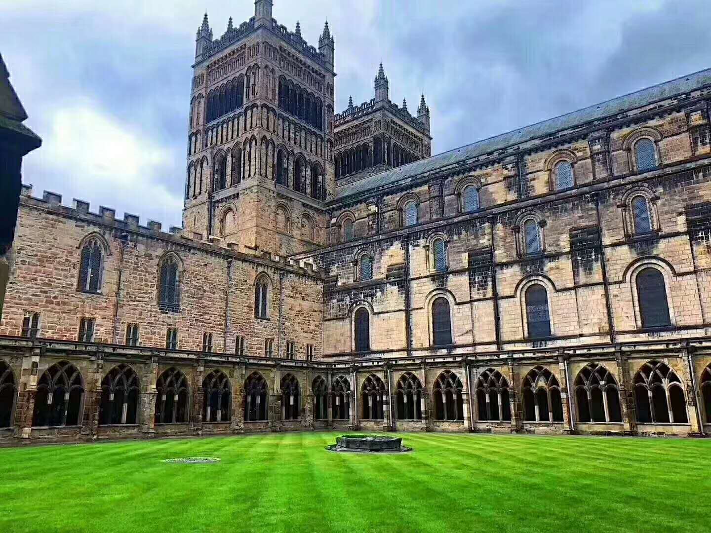 杜伦大学为什么那么知名？学长学姐：学校很美，留学是一种享受