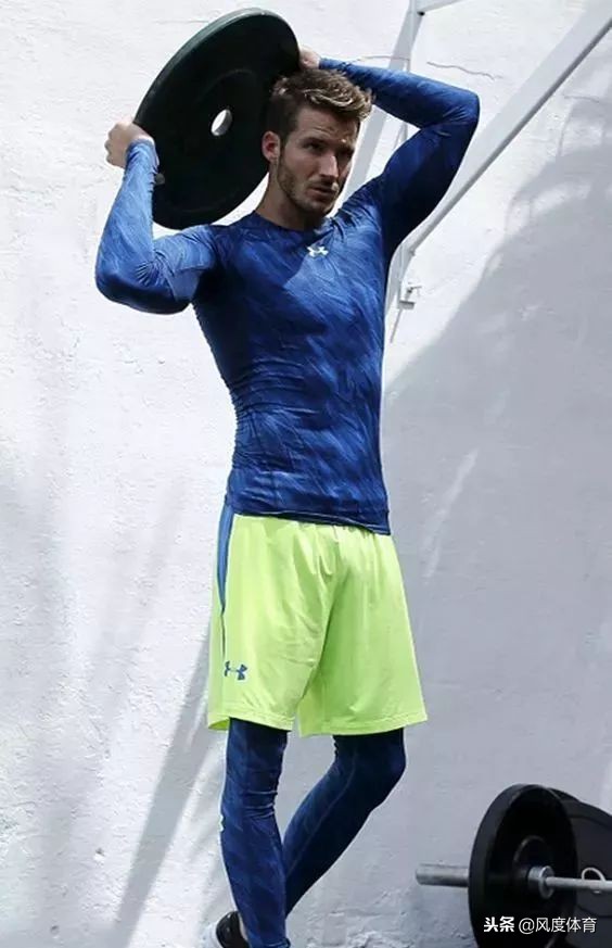 健身肌肉男穿衣搭配图片,肌肉男在健身穿衣搭配