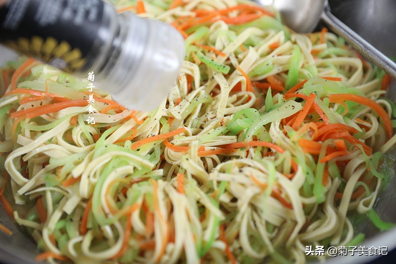 立春将至咬春吃春卷清淡爽口,过年的春卷怎样做才好吃