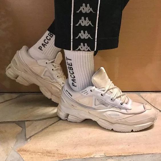 人生处处是陷阱万分小心,人生处处有坑我们要擦亮双眼