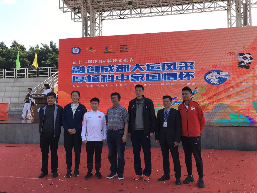 机器人在技能大赛上尬舞,机器人魔性斗舞