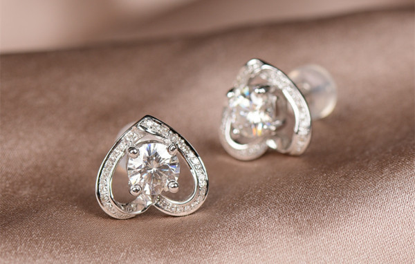 尼泊尔莫桑钻真假,为什么莫桑钻那么假