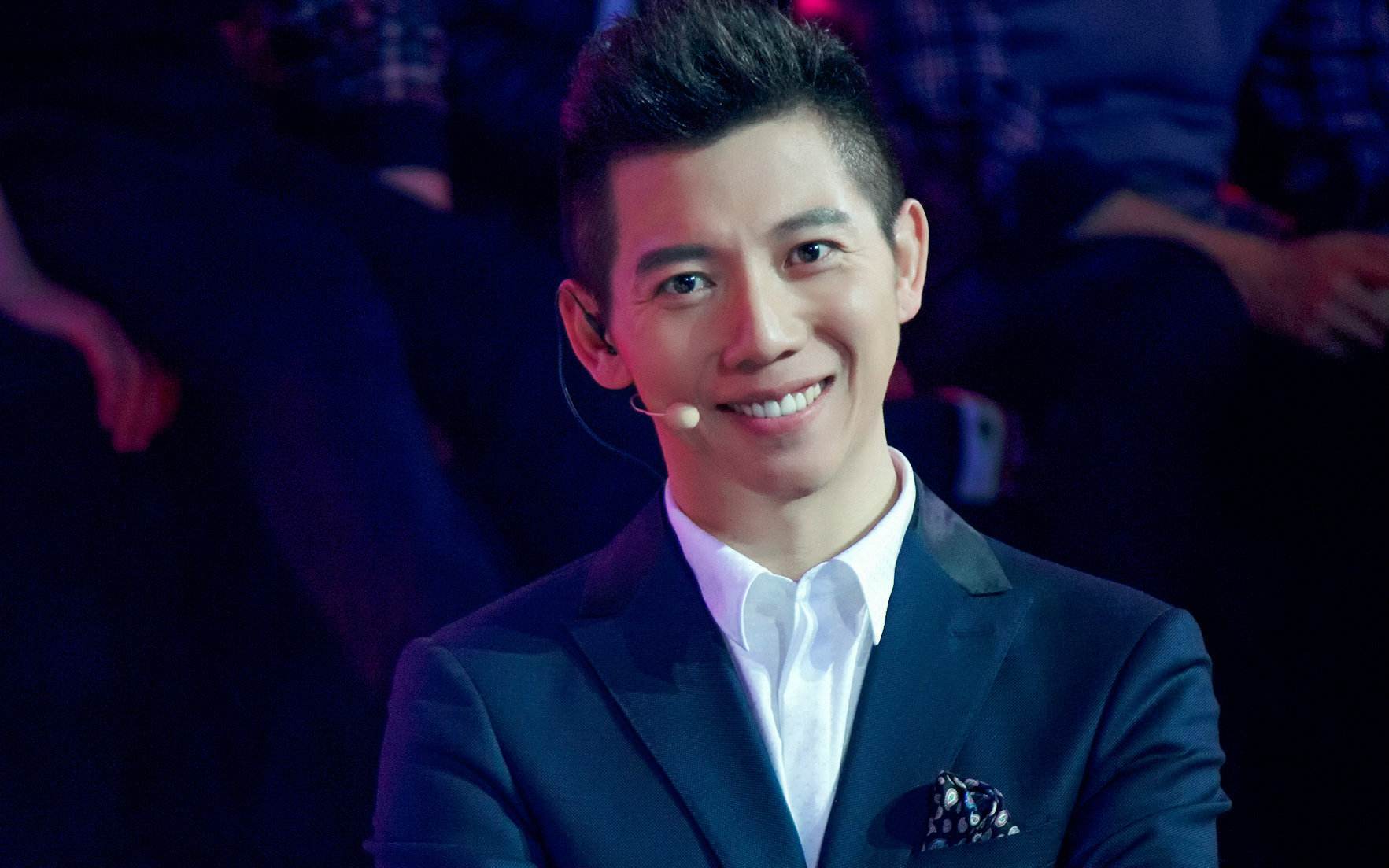 胡海泉录节目口罩,胡海泉微博最新视频