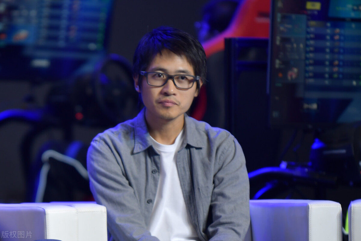 追着梦还把钱赚了！韩寒以前在争议中成名，如今在平静中发大财