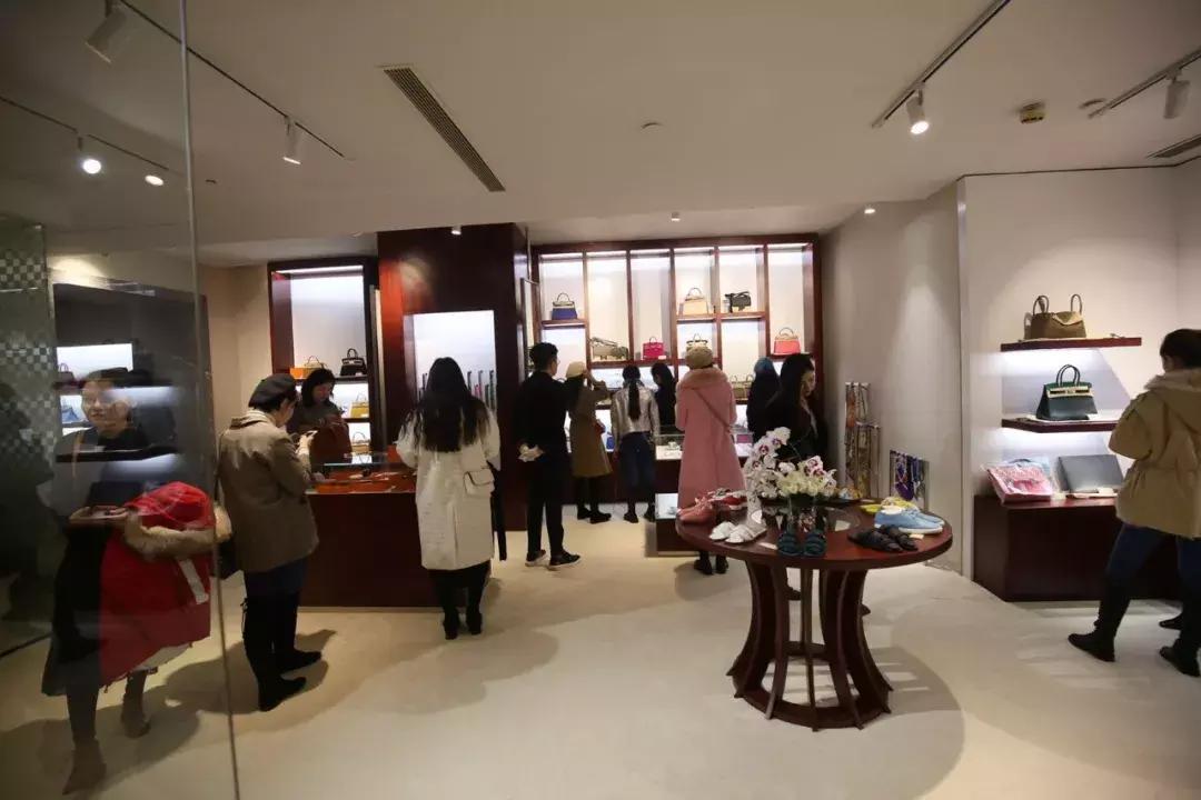 lv路易威登贵和购物中心店,lv路易威登在国内哪个地方最多