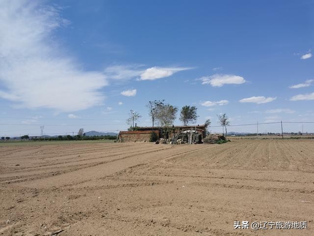 锦州96岁老人独居荒村，靠发电机生活，至今耳不聋，眼不花