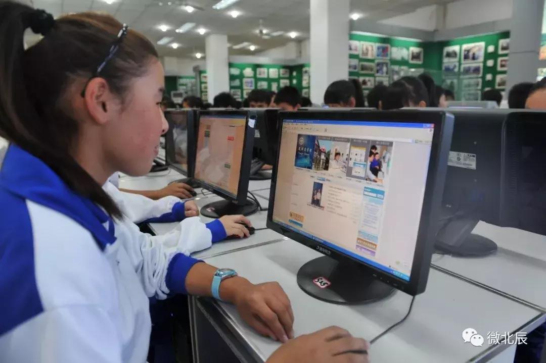 56个民族一家亲开场,民族大学56个民族快闪