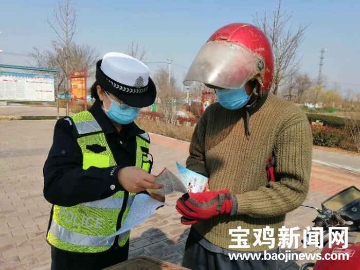 交警交通安全宣传提示,交巡警大队开展交通安全知识宣传
