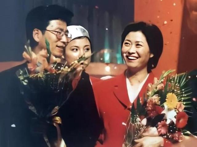 央视主持人敬一丹结过几次婚,敬一丹26岁嫁亿万富翁现如今怎样