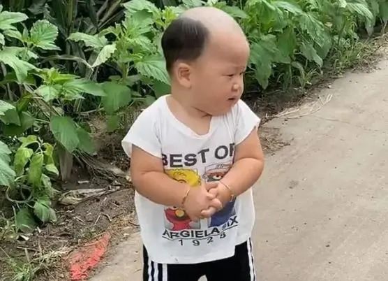 小孩谢广坤发型,爸爸给孩子剪谢广坤发型