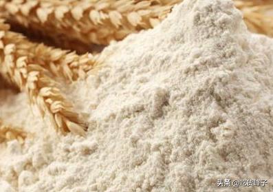 夏天面粉有虫吃了有害吗,面粉里面有了潮虫还能吃吗