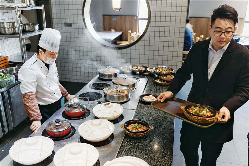 “吃了舟山的海鲜,别地的海鲜只能靠边站”:在舟山,吃一顿年夜饭