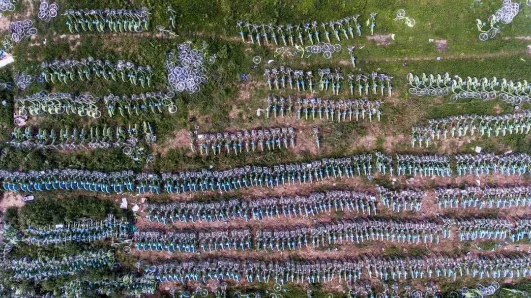 共享单车五元一辆,共享单车堆积成片