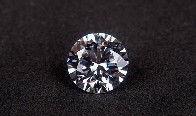 莫桑钻代购,莫桑石冒充真钻靠谱吗