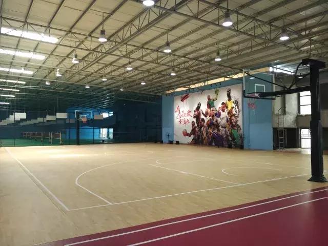 篮球因为热爱所以坚持比赛现场,篮球赛因为热爱所以坚持