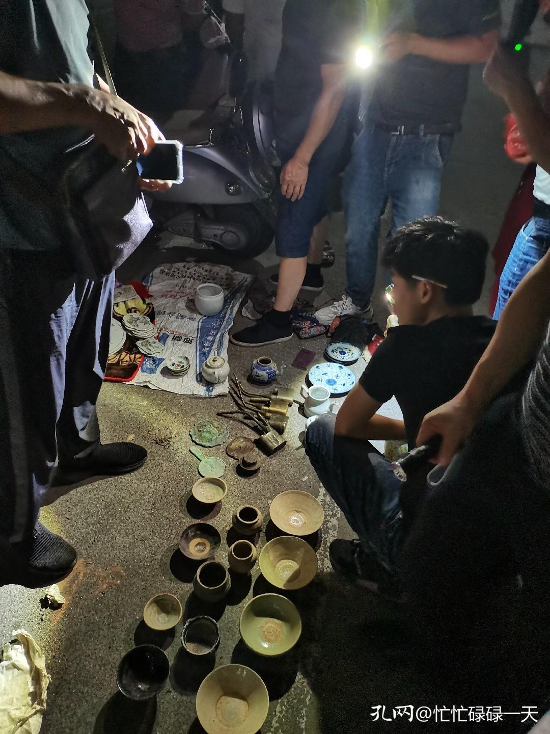 逛凌晨鬼市,凌晨三点的古玩市场