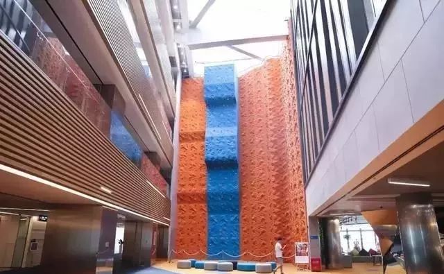 香港人超羡慕的Facebook新办公室，和内地大厂比怎么样？