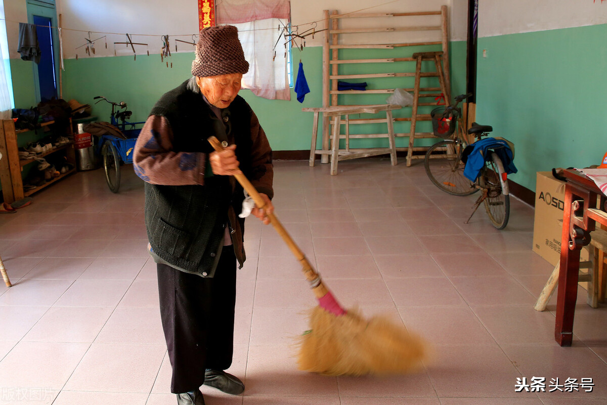 河南9旬奶奶性格开朗不呕气，从不吃营养品，小米红枣粥喝了50年