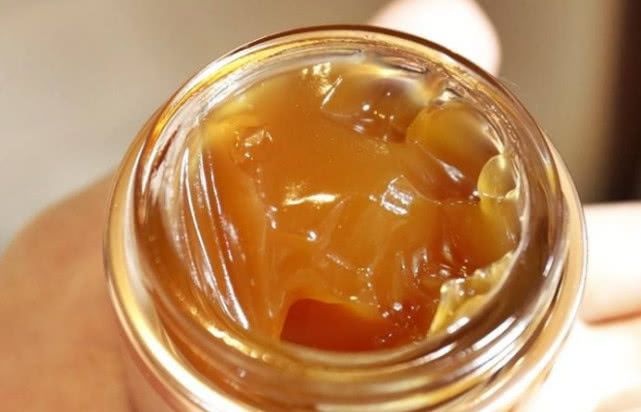 使用眼霜99%的人都犯过这些错,用几百块的眼霜竟然会长脂肪粒