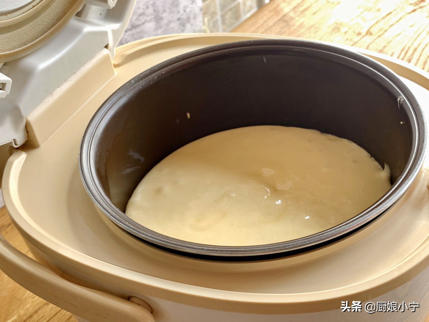电饭锅蛋糕不塌不回缩的诀窍教程,电饭锅蛋糕蓬松的诀窍