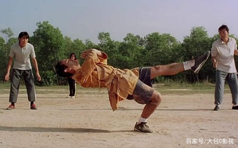 周星驰晒《少林足球》剧照,周星驰拍少林足球为啥没钱