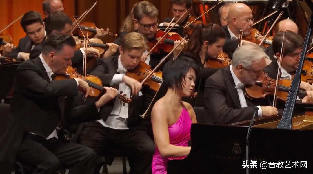 王羽佳14岁弹琴视频,王羽佳8岁钢琴演奏视频