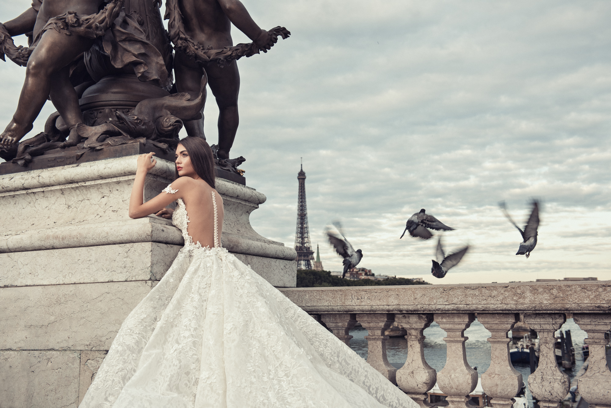 juliakontogr婚纱高定,身上有光眼里有星辰大海