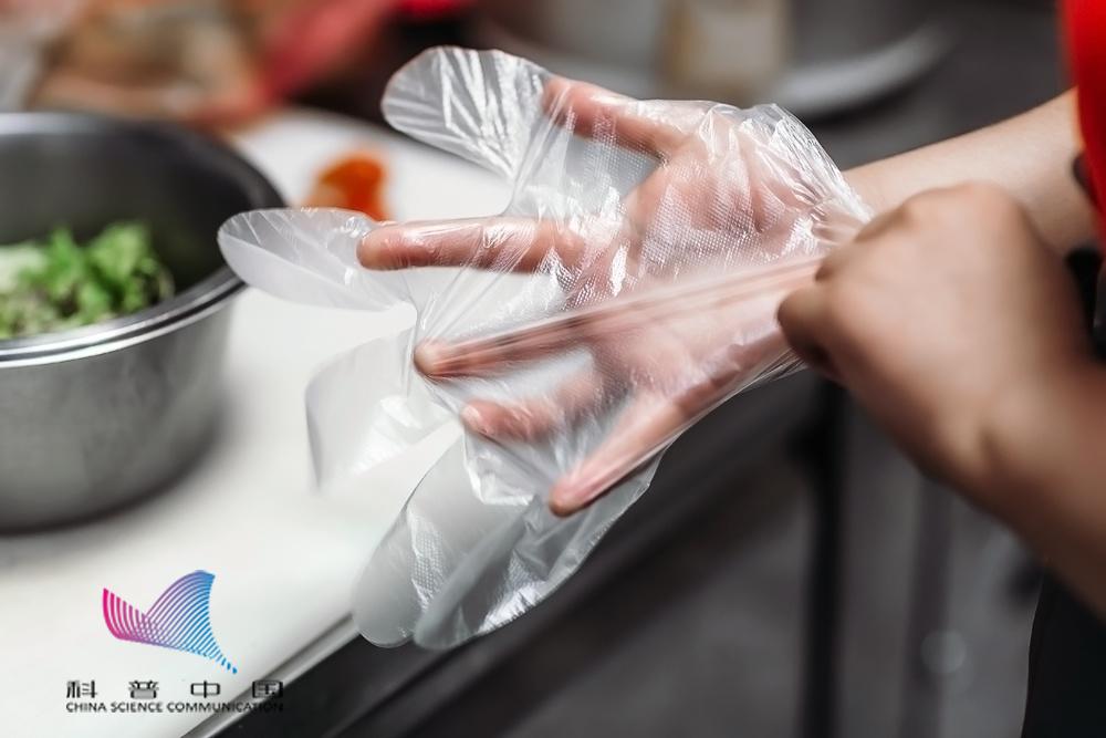 吃小龙虾时为啥要戴手套,吃小龙虾一次性手套为什么会漏油