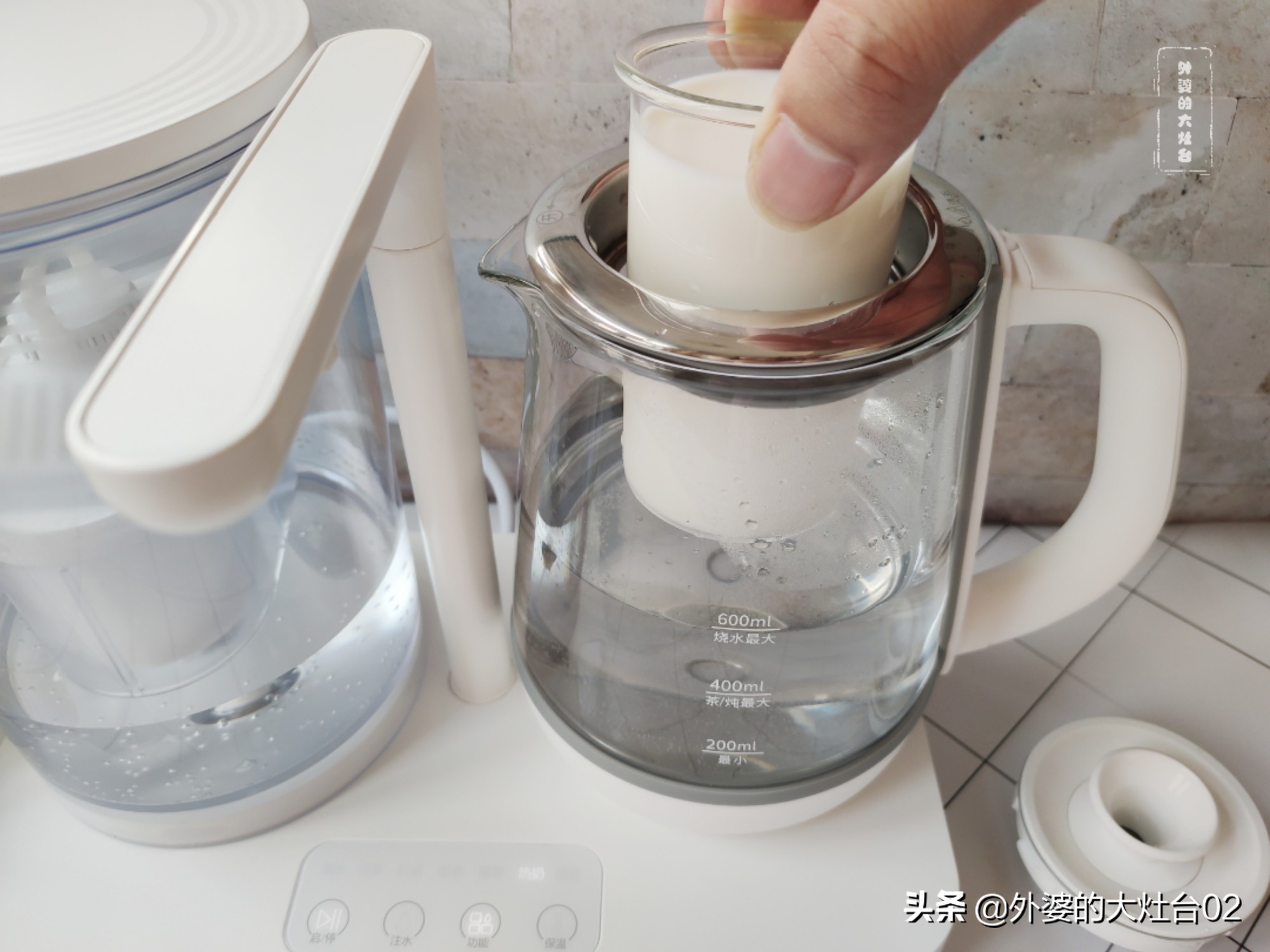 热牛奶溢出来怎么回事,牛奶怎么防止溢出锅