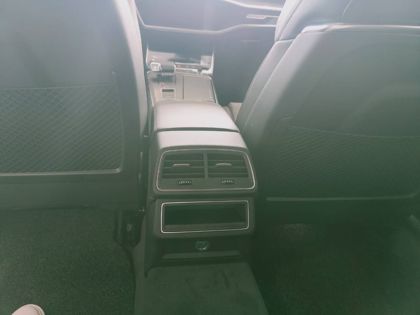 奥迪a6l乞丐版落地价,奥迪a6l乞丐测评