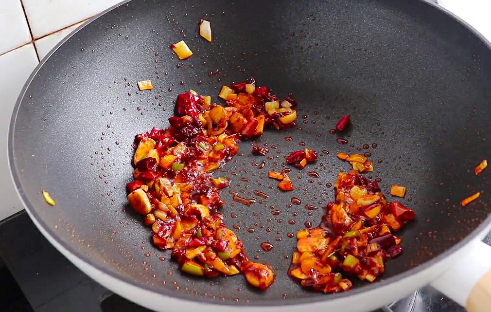 草鱼怎么炖才好吃又简单视频,草鱼怎么炖最好吃最简单