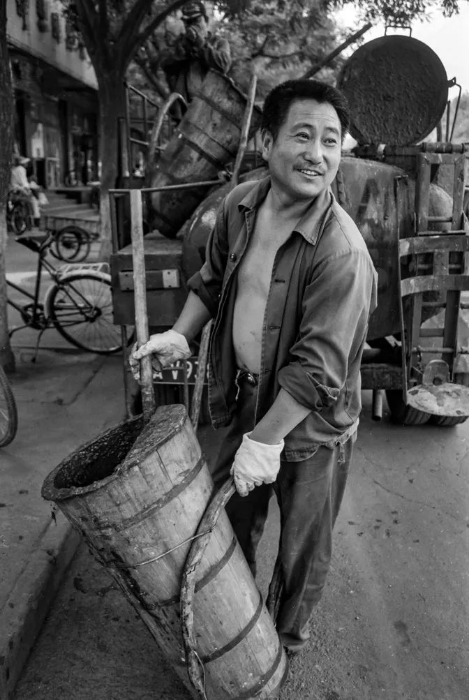 濂虫憚褰卞笀鍚村己涓汉鐓х墖,濂虫憚褰卞笀鍚村己