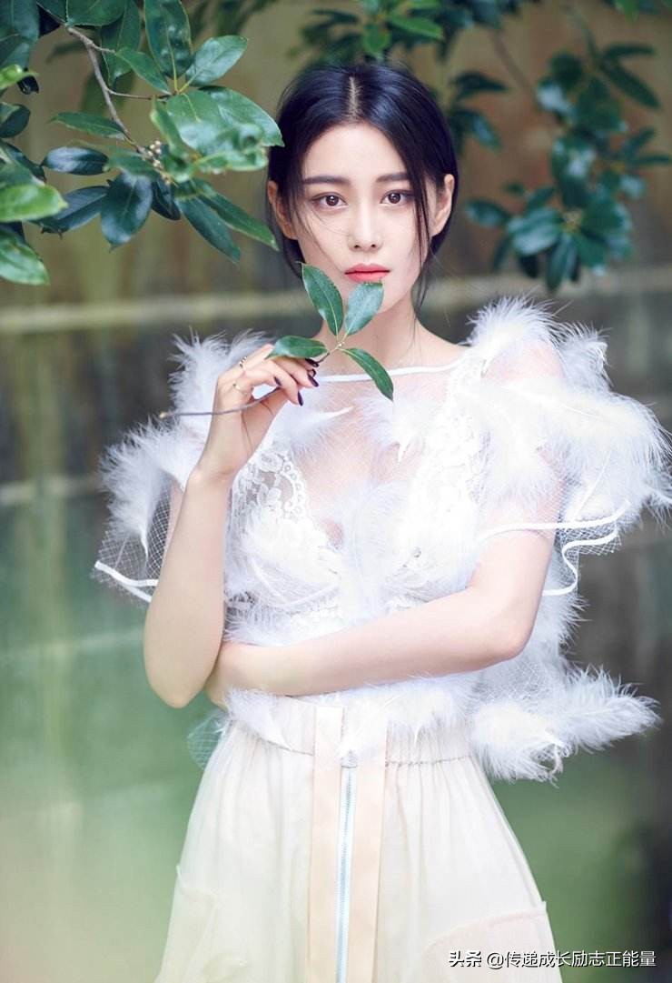 张馨予刚出道惊艳足球写真照,张馨予早期足球写真照