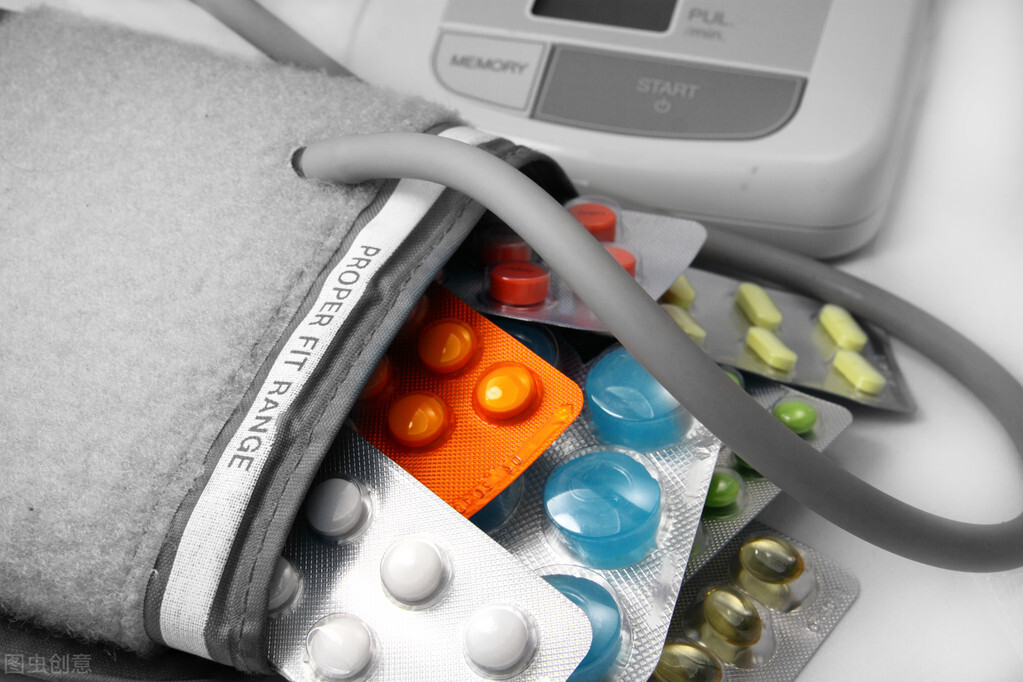 慢性肾功能不全肯定会有高血压吗,慢性肾功能不全一定会肾萎缩吗