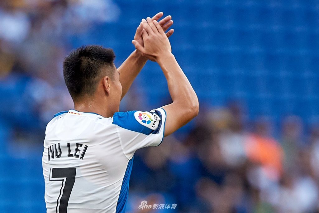 武磊身披7号球衣视频,武磊7号球衣多一点