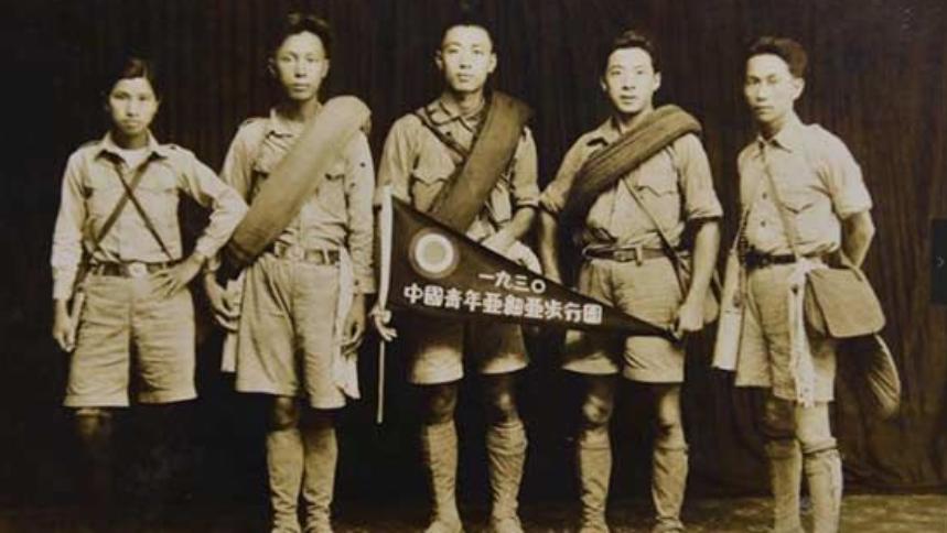 中国小伙子环游世界，希特勒竟与他畅谈2天，还给他画了一幅画像