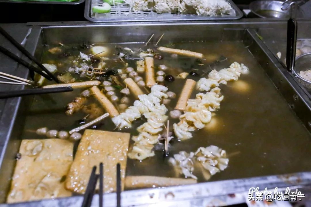 没吃过路边摊的麻辣烫,广西南宁街边老牌牛杂