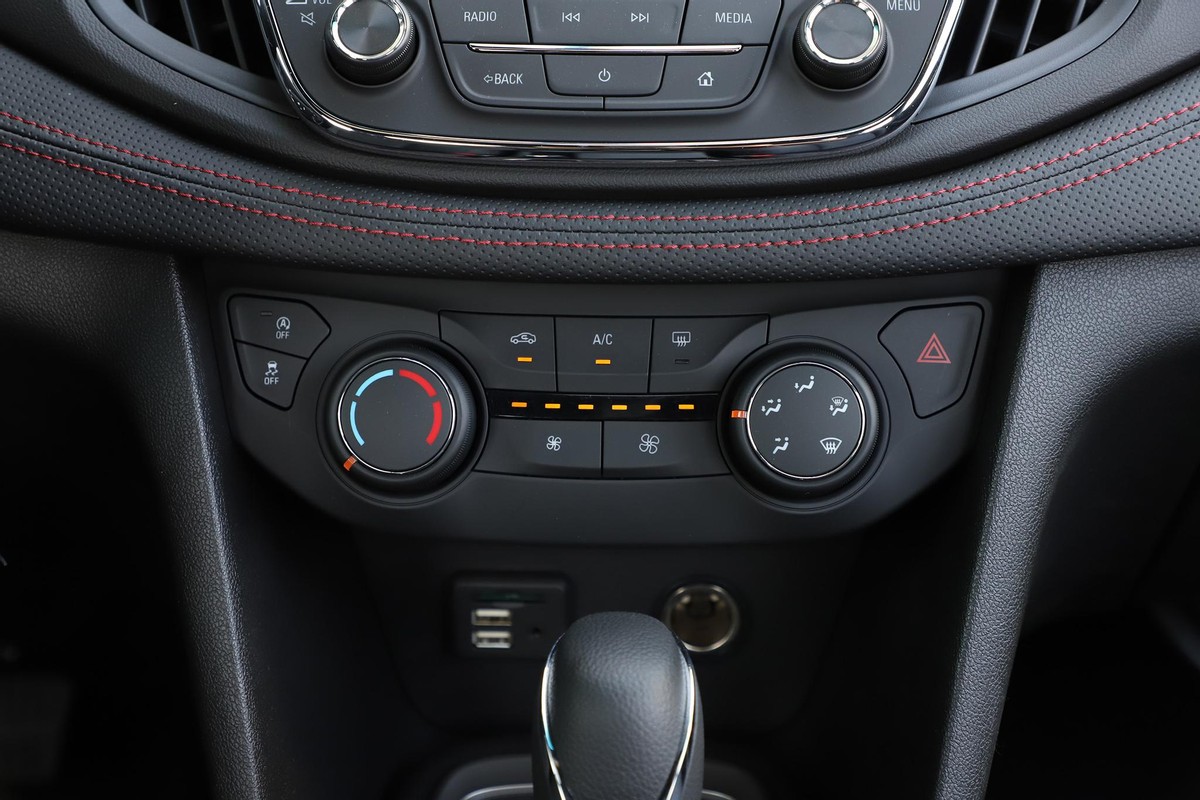 19年科鲁泽usb接口不充电,科鲁泽的usb接口不工作可以修么